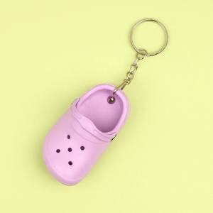 CHENXI Nouvelle Arrivée Accessoires Créatifs Mini Pantoufles Porte-clés Mignon Pendentif PVC Simulation Chaussure à Trous Porte-clés - Product Image 5