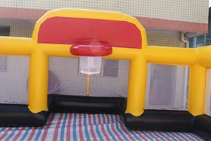 Cancha de fútbol inflable con aro de baloncesto para juegos deportivos infantiles al aire libre - Product Image 5