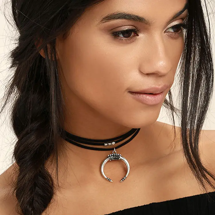 Multi-layer Moon Choker Ketting Met Zwart Fluwelen Lederen Lint Band Half Moon Hoorn Zilver Charm Metalen Hanger