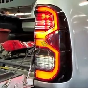 Adecuado para la actualización de luces traseras de Toyota Hilux Vigo 2005-2015 con luces LED de circulación diurna y direccionales. - Product Image 2