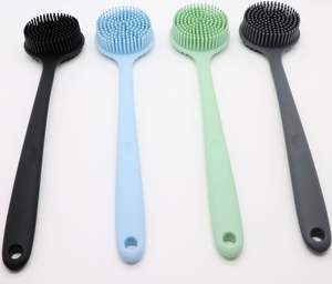 Brosse de douche moderne double face à long manche en silicone avec poils exfoliants pour le gommage corporel - Product Image 6