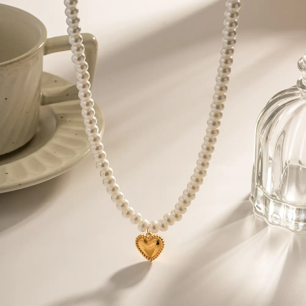 प्राकृतिक मोती की चेन चोकर दिल के आकार का पेंडेंट गैर धूमिल सोना मढ़वाया महिलाओं के लिए स्टेनलेस स्टील का हार