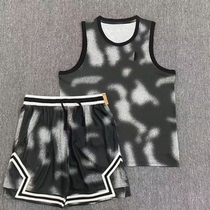 Ensemble de sport décontracté pour l'entraînement de basketball : Nouveaux shorts et débardeur en mesh de style américain, séchage rapide, maillot de basketball en gros - Product Image 5