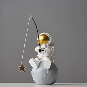 Figura de astronauta, adorno de cerámica, diseño moderno redondo, decoración de dormitorio, regalo para niños - Product Image 1