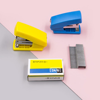 Ensemble d'agrafeuses 24/6 personnalisées de haute qualité Mini agrafeuse en plastique et métal colorée portable avec aiguilles pour le bureau et l'école
