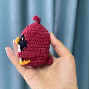 Nuovo Ciondolo Artigianale in Cotone all'Uncinetto a Forma di Piccolo Uccellino Rosso con Energia Positiva e Cartellino, Regalo Transfrontaliero per Uomini - Product Image 4