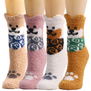 Chaussettes <span class=keywords><strong>de</strong></span> sol <span class=keywords><strong>de</strong></span> maison <span class=keywords><strong>de</strong></span> dessin animé pour femmes chaussettes <span class=keywords><strong>de</strong></span> sommeil <span class=keywords><strong>de</strong></span> lit <span class=keywords><strong>de</strong></span> Compression d'hiver confortables chaussettes <span class=keywords><strong>de</strong></span> couchage floues en velours corail <span class=keywords><strong>fantaisie</strong></span> antidérapantes - Product Image 3