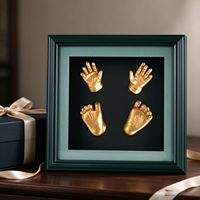 Cadre photo mural rustique DIY pour empreintes de mains et de pieds de bébé avec impression UV et design évidé