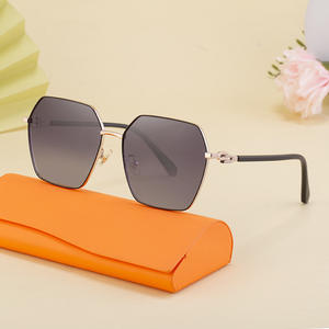 Nouvelles lunettes de soleil polarisées à grande monture tendance pour femmes, protection UV400, verres TAC en métal TR, pare-soleil de classe 2 pour la conduite et le cyclisme - Product Image 1