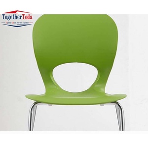 Chaise de salle à manger ergonomique en plastique PP, chaises de réception, design de siège incurvé avec pieds en métal pour la maison, la cuisine et le bureau - Product Image 2