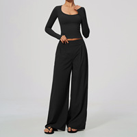 Ensemble de détente 2 pièces pour femme : haut court à col en U et manches longues, pantalon plissé taille haute à jambes larges – Tenue de sport et yoga pour femme