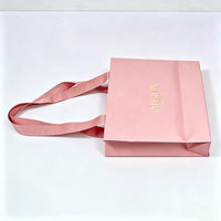 Sacs cadeaux en papier personnalisés roses de luxe avec impression dorée à chaud pour emballages de bracelets, boucles d'oreilles, colliers et bagues