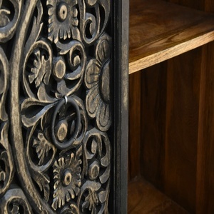 ตู้ข้างเตียงไม้แกะสลักลายแมนดาลา |   ตู้เก็บของโบราณสีดำและสีทอง |   ห้องนั่งเล่นและบุฟเฟ่ต์รับประทานอาหาร - Product Image 3