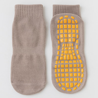Chaussettes de yoga Jingwen OEM pour femmes, antidérapantes, personnalisées, pour la course à pied et l'entraînement.