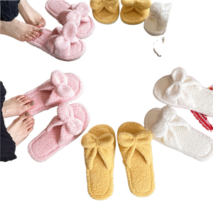 รองเท้าแตะสไตล์ใหม่ สีพื้น น่ารัก ดูมีเสน่ห์แบบสาวๆ กันลื่น เหมาะสำหรับใช้ในบ้านและในร่ม รองเท้าแตะสไลด์ผู้หญิง - Product Image 1