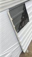 Panneau de couverture de toit en aluminium, barrière thermique en polyuréthane, solution de construction en structure d'acier moderne, panneaux sandwich