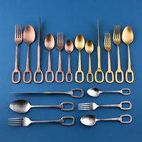 Ensemble de couverts en acier inoxydable avec anneau suspendu Couteau à steak Fourchette à dîner Cuillère à dîner Fourchette à dessert Cuillère