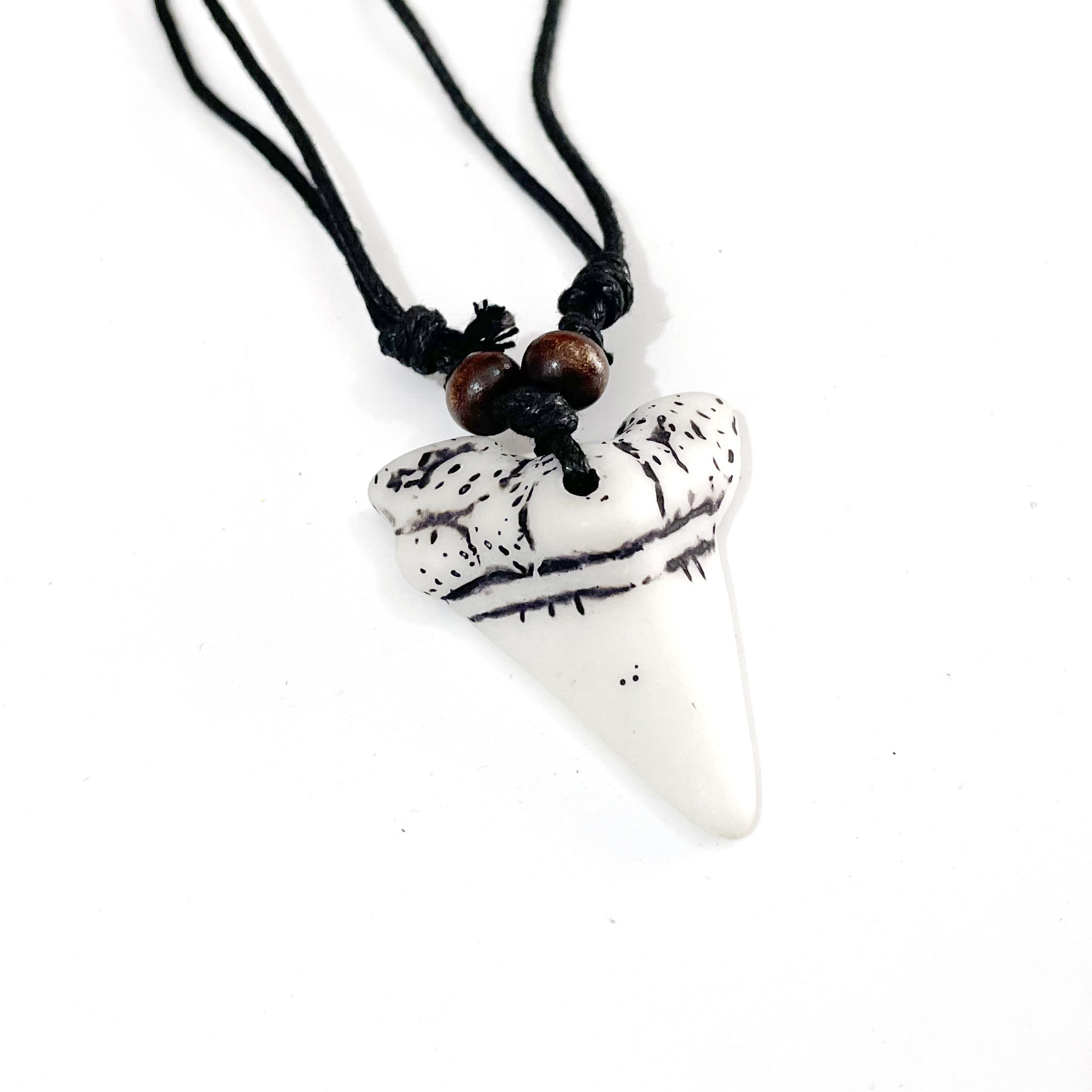 Garneck Retro Zahn Halskette 2-teilig - Einzigartiger Zahnanhänger Muschelfarbe