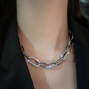 Kalung Klasik Emas 18K Gaya Minimalis Sederhana dari Kuningan dan Baja dengan Zirkonia Kubik, Rantai Model Klip Kertas dan Pola Bola - Product Image 4