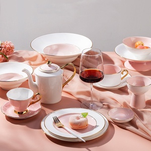 Assiette en céramique de style anglais Vaisselle décorative Service de vaisselle rose et blanc avec bordure dorée Vente en gros Ensembles de vaisselle - Product Image 1