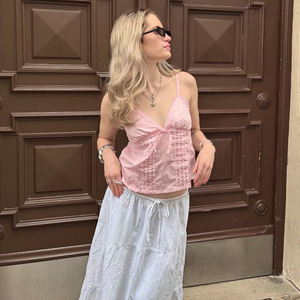 เสื้อสายเดี่ยวคอวีแต่งระบาย Sweet Girl รุ่นบางเบา สีพื้น สำหรับฤดูร้อน เสื้อครอปสำหรับผู้หญิง - Product Image 4