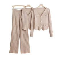 Ensemble Personnalisé de 3 Pièces Cardigan à Boutons Dorés Pull à Manches Longues Gilet en Tricot Col en V Sans Manches Pantalon Ample Tricots Côtelés pour Femmes