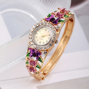 Nuevo Reloj de Cuarzo Decorativo con Mariposas y Flores Estilo Coreano 2025 para Mujer, Precioso Reloj de Aleación con Brazalete para Damas, en Stock - Product Image 4