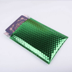 Isı Koruyucu Poli Kabarcıklı Posta Çantası Hafif Lüks Ayakkabı, Çorap ve Kürk Paketleme Poşetleri Özel Logo Baskılı Kendinden Yapışkanlı - Product Image 3