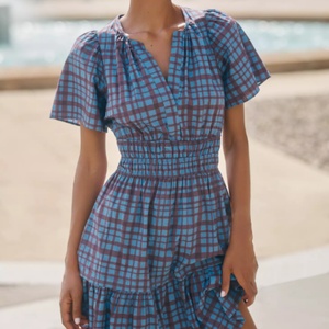 Robe Courte Décontractée Écologique et Respirante avec Broderie Florale et Dentelle, Ceinture à la Taille Naturelle, Idéale pour les Occasions de Jour Estivales - Product Image 1