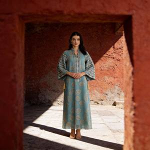 Robe maxi abaya élégante en polyester brodée pour femmes musulmanes, fournisseur en gros pour les occasions spéciales - Product Image 2