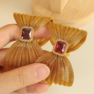 <span class=keywords><strong>Bracelet</strong></span> à breloques carré vintage en CZ <span class=keywords><strong>Bracelet</strong></span> à chaîne avec nœud en <span class=keywords><strong>maille</strong></span> tressée en acier inoxydable plaqué or 18 carats - Product Image 2