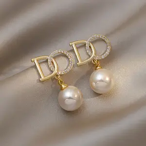 Brincos de pérola com design de nicho de luxo leve para mulheres minimalistas novos brincos cravejados de diamantes DO