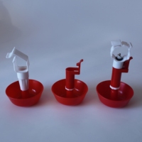 RS-58/46 Abreuvoir à tétine rouge pour poussins, coupelle de démarrage automatique pour poulets, abreuvoir à tétine pour poulets avec coupelle anti-goutte