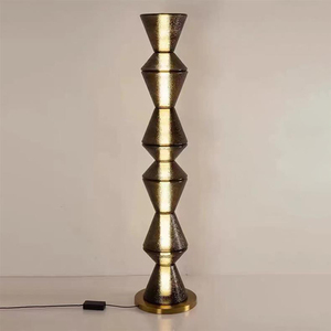 Lampadaire géométrique moderne avec <span class=keywords><strong>verre</strong></span> <span class=keywords><strong>fumé</strong></span> et base en laiton Luminaire de luxe pour salon et hôtel - Product Image 3