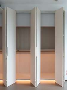 <span class=keywords><strong>Armario</strong></span> de Dormitorio Moderno y Minimalista con Puertas Plegables de Madera |   <span class=keywords><strong>Armario</strong></span> Shaker de Madera Contrachapada Blanca Elegante con Puertas Plegables de Acceso y Múltiples Capas - Product Image 3