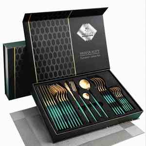 Ensemble de couverts jetables modernes de 72 pièces (24 pièces) en acier inoxydable 304 de haute qualité, écologiques, finition mate dorée et noire, avec manches en bois, sans danger pour les aliments - Product Image 6