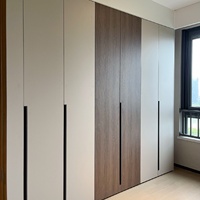 Armoire sur mesure autoportante grande capacité, design italien moderne, bois foncé, pour chambre et salon, multifonctionnelle avec éclairage LED coulissant