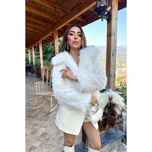 Manteau court en fausse fourrure écologique pour femme, couleur écru, épais et chaud, vêtement d'extérieur pour l'hiver - Product Image 5