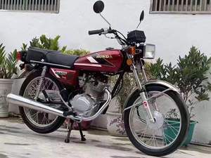 Moto de rue Honda1 CG125, puissance robuste, fiable et économique - Product Image 1