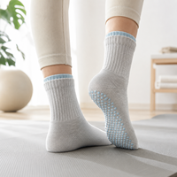 Chaussettes de Pilates antidérapantes et rembourrées pour femmes, tendance, personnalisées OEM, directement de l'usine