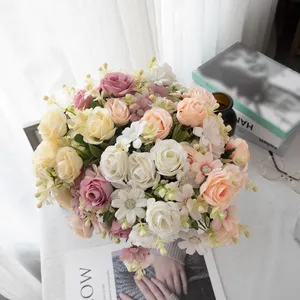 Bunga Genggam Dekorasi Pernikahan Bunga Simulasi Dinding Buatan Lima Kepala Buket Mawar