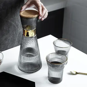 Jarra de vidro com fundo espesso para jarro, jarra de vidro com listras verticais, tampa de bambu para água com decoração dourada, mais vendida