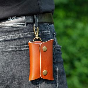 Bolsa para encendedor de cuero genuino premium hecha a mano, recargable, con gancho de latón vintage, resistente y duradera, hecha en China. - Product Image 2