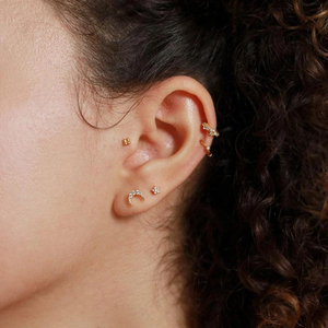 ROXI Boucles d'oreilles minimalistes plaquées or 18 carats avec quatre mini-billes - Product Image 5