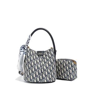 Sac seau en PU de style féminin tendance. Sac à main rétro de grande capacité. Designs de créateurs de marques. - Product Image 1