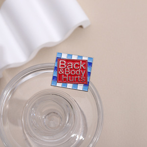 Großhandel Custom Geometric Square Bronze Brosche Pins Hochwertige Metall UV-gedruckte Fee Logo Weiche Emaille Pin Keine Mindest bestellmenge - Product Image 2