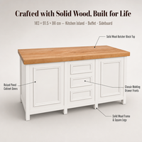 Buffet de cuisine en bois massif blanc style ferme, avec îlot central, plan de travail en bois massif et rangement à panneaux surélevés
