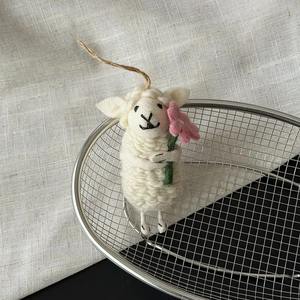 Adorno de Oveja Pequeña de Fieltro de Lana Súper Suave y Versátil, Llavero de Peluche 3D Hecho a Mano, Colgante Decorativo para Bolsos y Interiores de Automóviles - Product Image 6