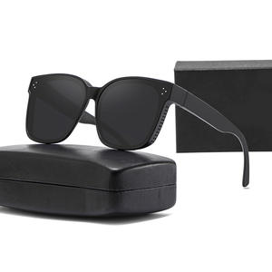 แว่นกันแดดแบบคลิปออนสุดอินเทรนด์สำหรับผู้ชาย ป้องกันรังสียูวี 400 แบบโพลาไรซ์ เลนส์พีซี พร้อมกล่องบรรจุภัณฑ์ - Product Image 1