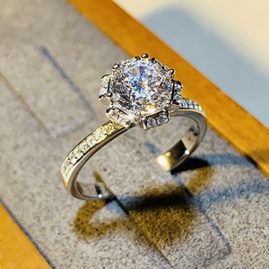 Anello nuziale scintillante a forma di girasole per donna, elegante gioiello da dito alla moda - Product Image 1